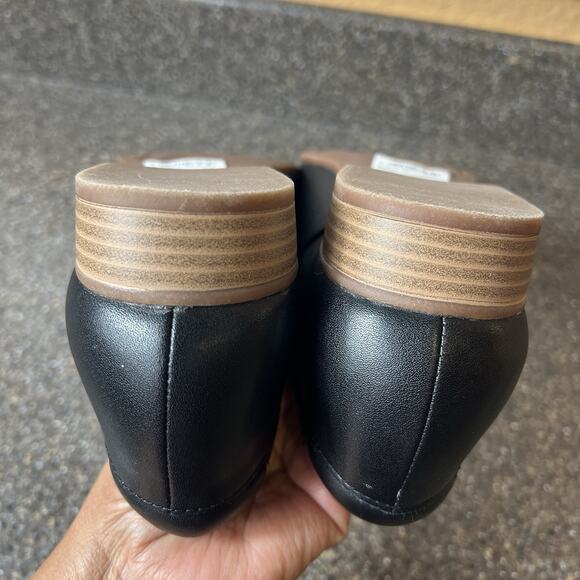 Clarks Colllection Womens 10M Comfort Casual Classic Black Leather Slip On Flats - Picture 8 of 11